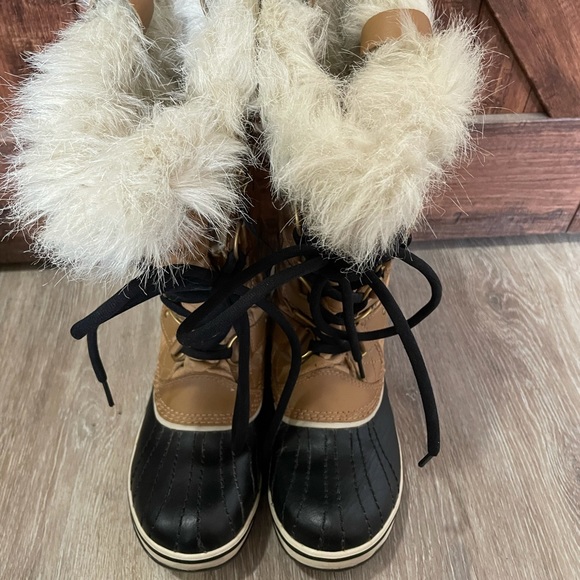 Brand new never worn Women’s Sorel Snow/Winter Boots. - Picture 5 of 6